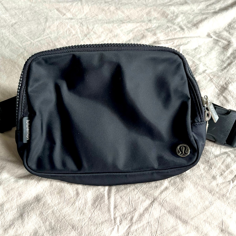 Lululemon Everywhere Belt Bag 2L